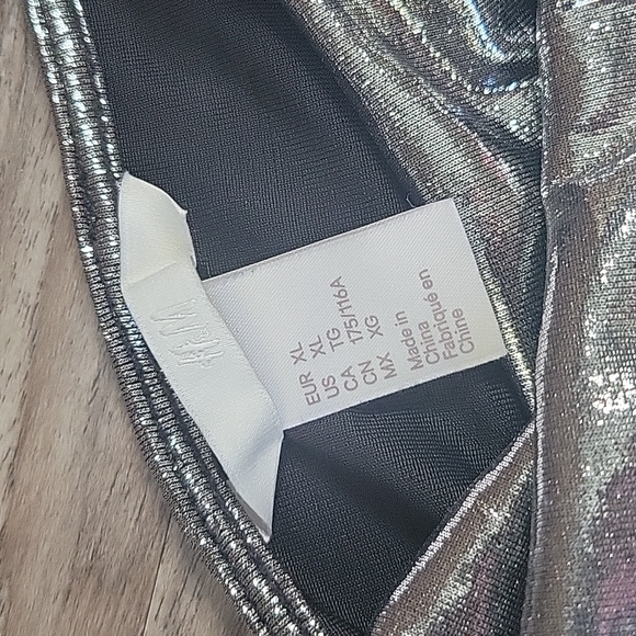 H&M Liquid Silver Draped Neckline Strappy Camisole Tank Metallic XL - Picture 7 of 12